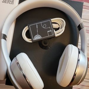 Beats solo3 wireless special edition:silver